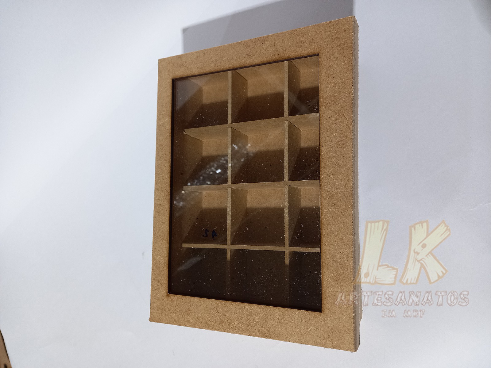 Caixa tampa de vidro e 12 divisórias 